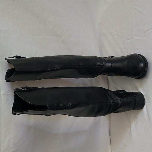 Women Boots - Picture 3 of 4